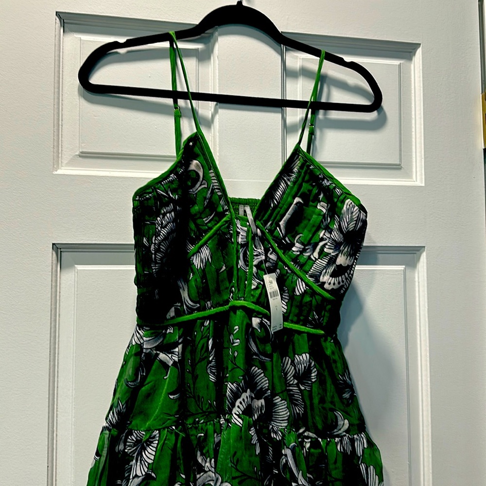 The dress fits like a size 6. It is beautiful for a summer function.